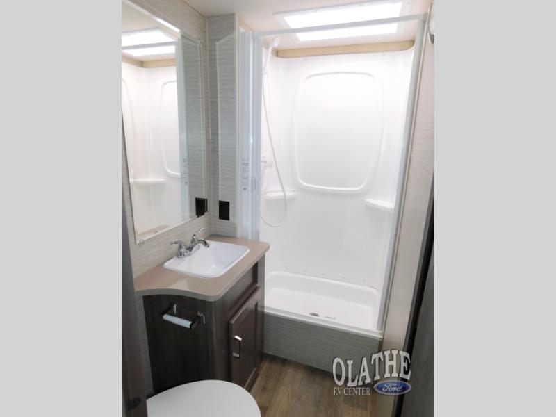 Winnebago Minnie Winnie 22M bathroom